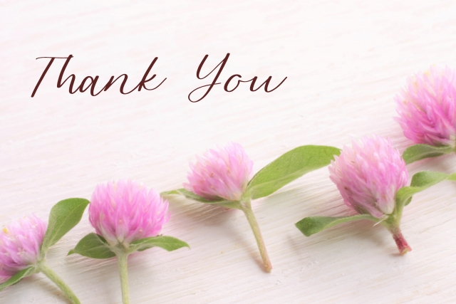 Thank you の文字とピンク色の花